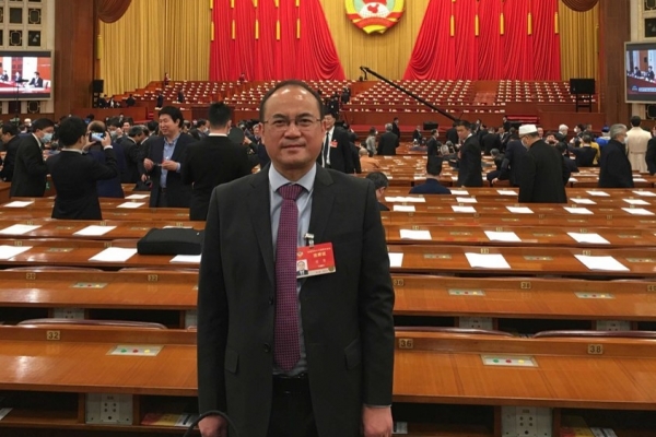 【聚焦两会】电子科大校长曾勇：自豪！谈特色型高校，总书记提到咱“成电”